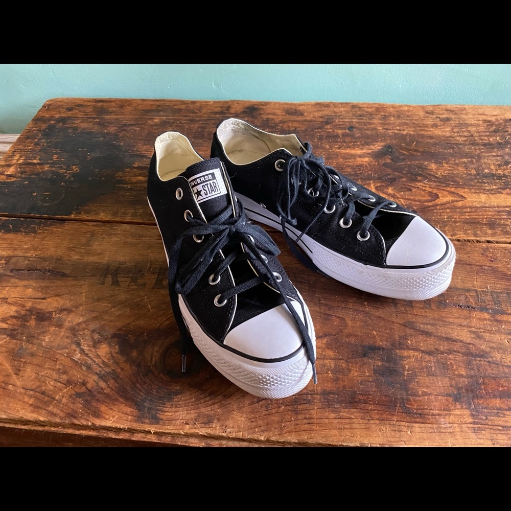 Chuck taylor converse platform low tops size 10